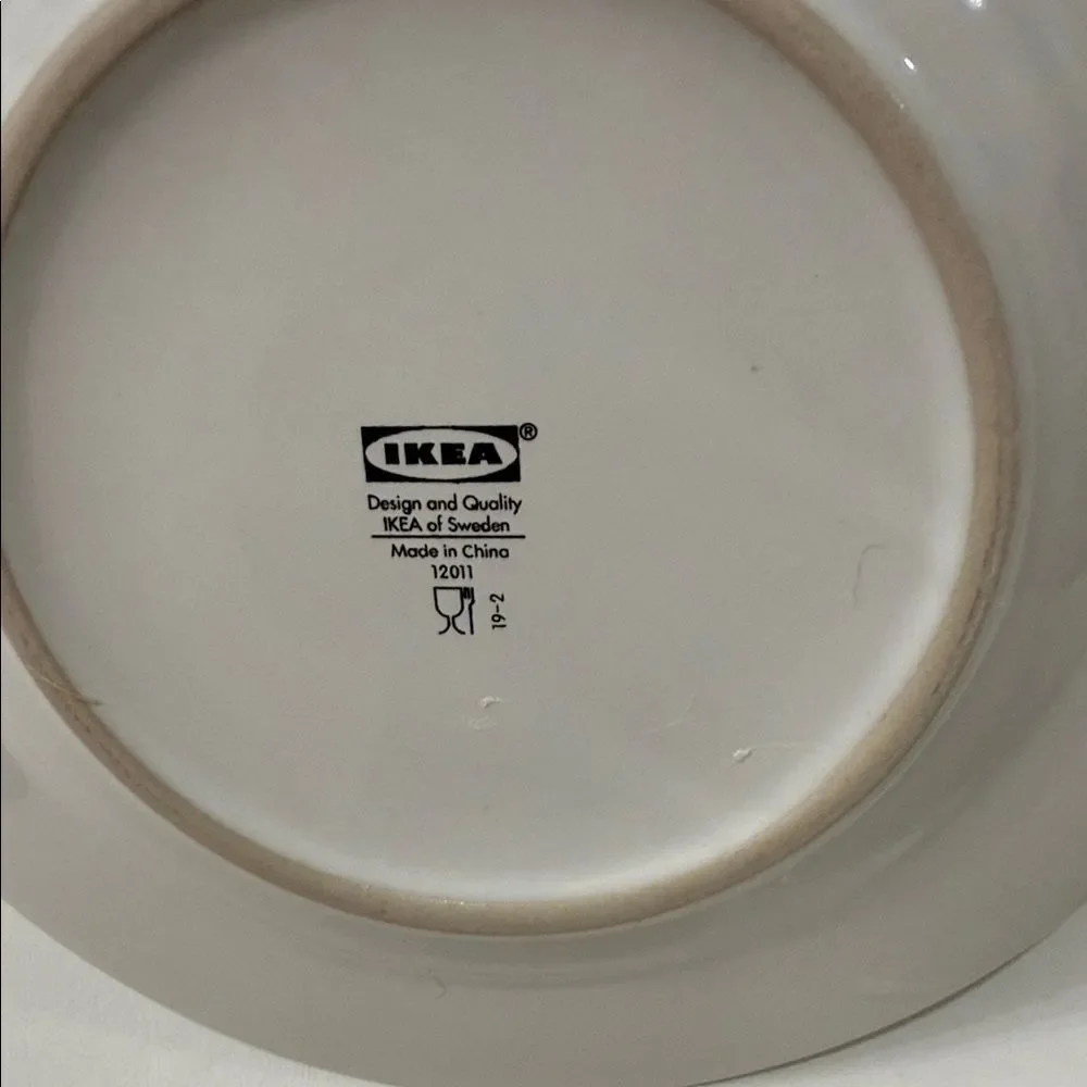 IKEA Christmas Elegant White Dinnerware Set Red Santa & Berries Blue Pine Set 2